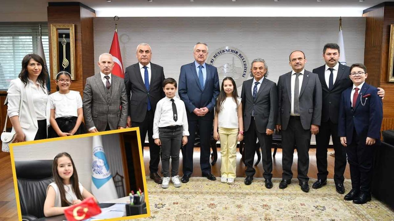 Kayseri'de 4’üncü sınıf öğrencisi Okyanus Atik, Büyükşehir Belediyesi başkanlık koltuğuna oturdu