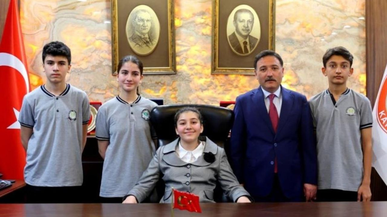 Vali Gökmen Çiçek koltuğunu Zeynep Erdoğan'a devretti