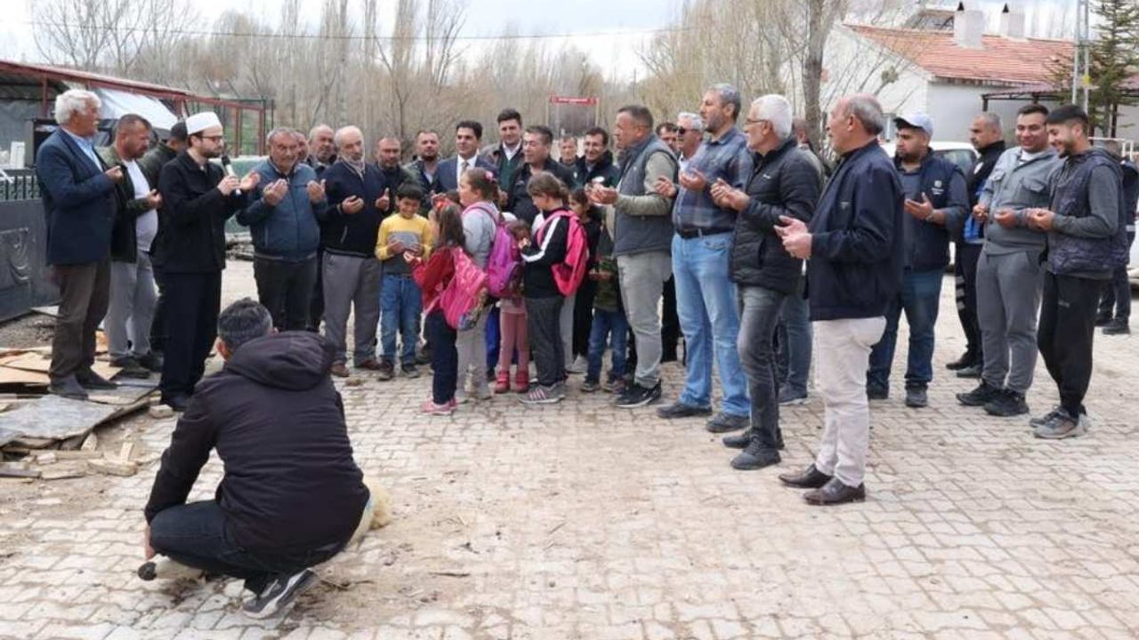 Kayserili başkandan o mahalleye özel ziyaret! Baki Ersoy'a teşekkür etti