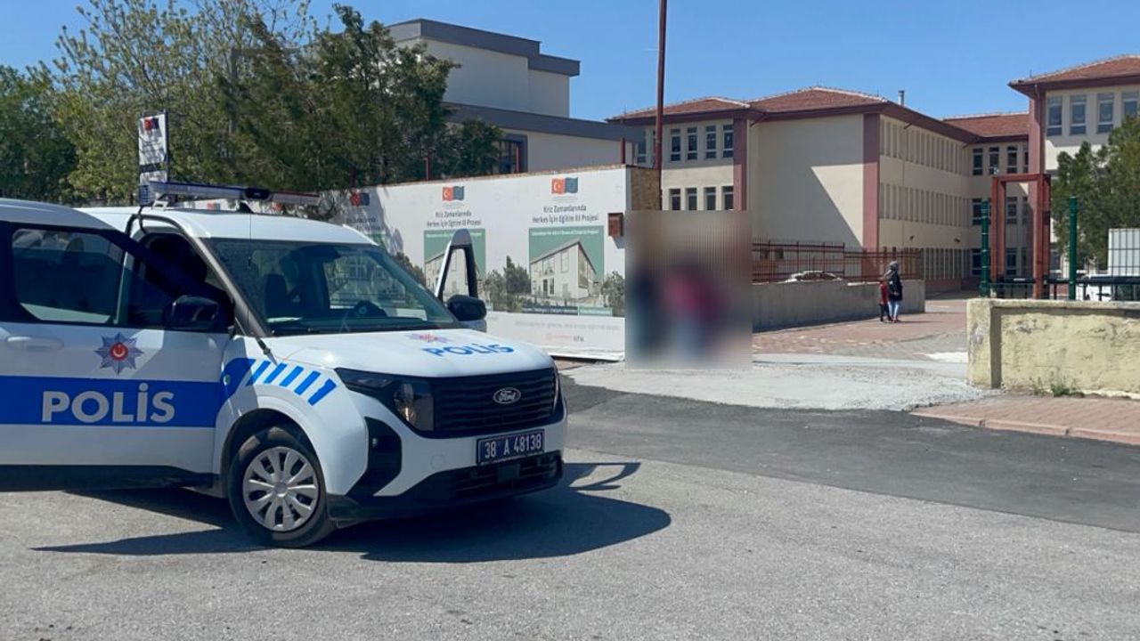 Kayseri'de okul bahçesinde korku dolu anlar! Eski eşini bıçaklayıp kaçtı