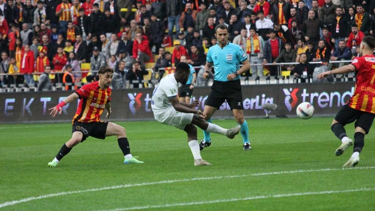 Kayserispor - Çaykur Rizespor maçının ilk yarısı sona erdi! İlk devrede tek gol var
