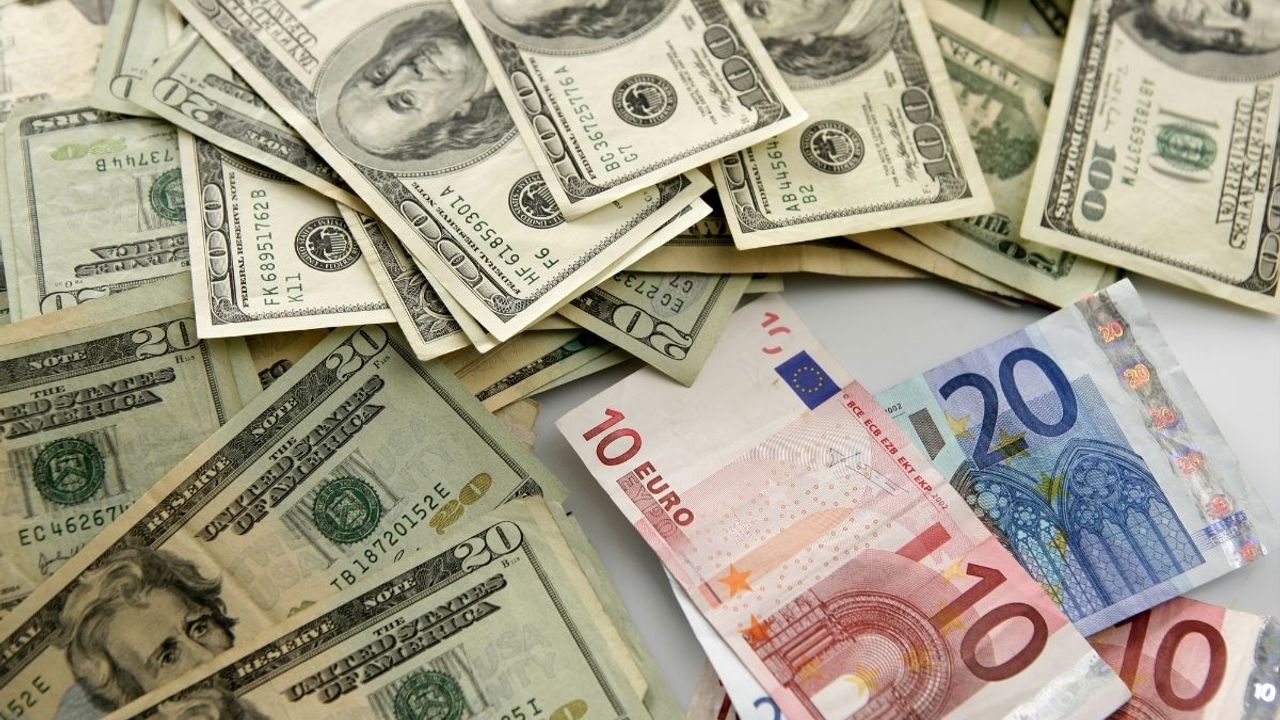 Yatırımcılar dövize yönelmeli mi? Uzmanı uyardı