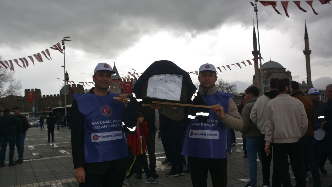 Türk-İş 1 Mayıs'ta Cumhuriyet Meydanı'nda toplandı!