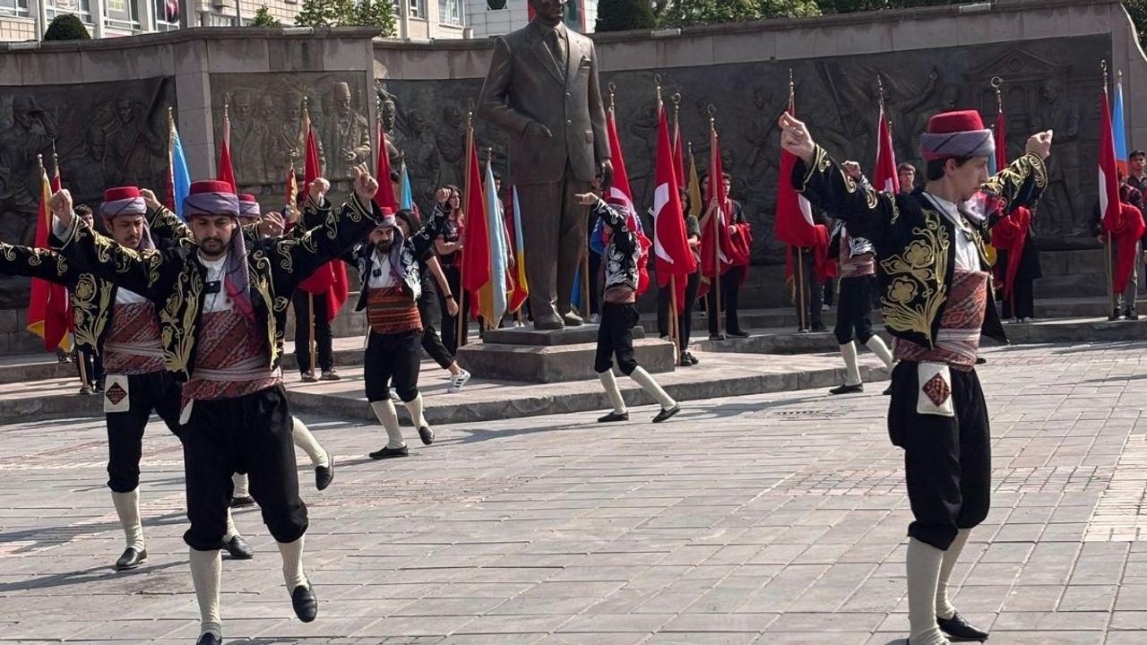 Kayseri'de meydan dolup taştı: 19 Mayıs kutlamaları başladı!