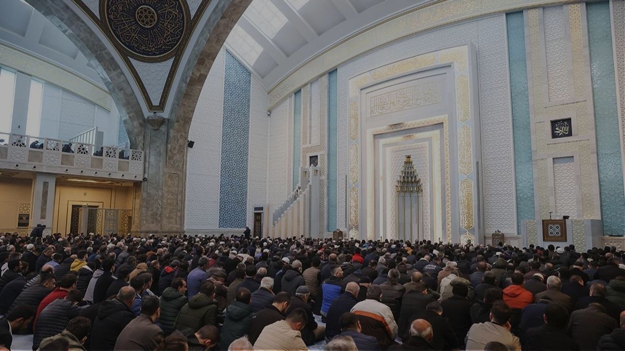 2 Mayıs Cuma Hutbesi'nin konusu dikkat çekti!