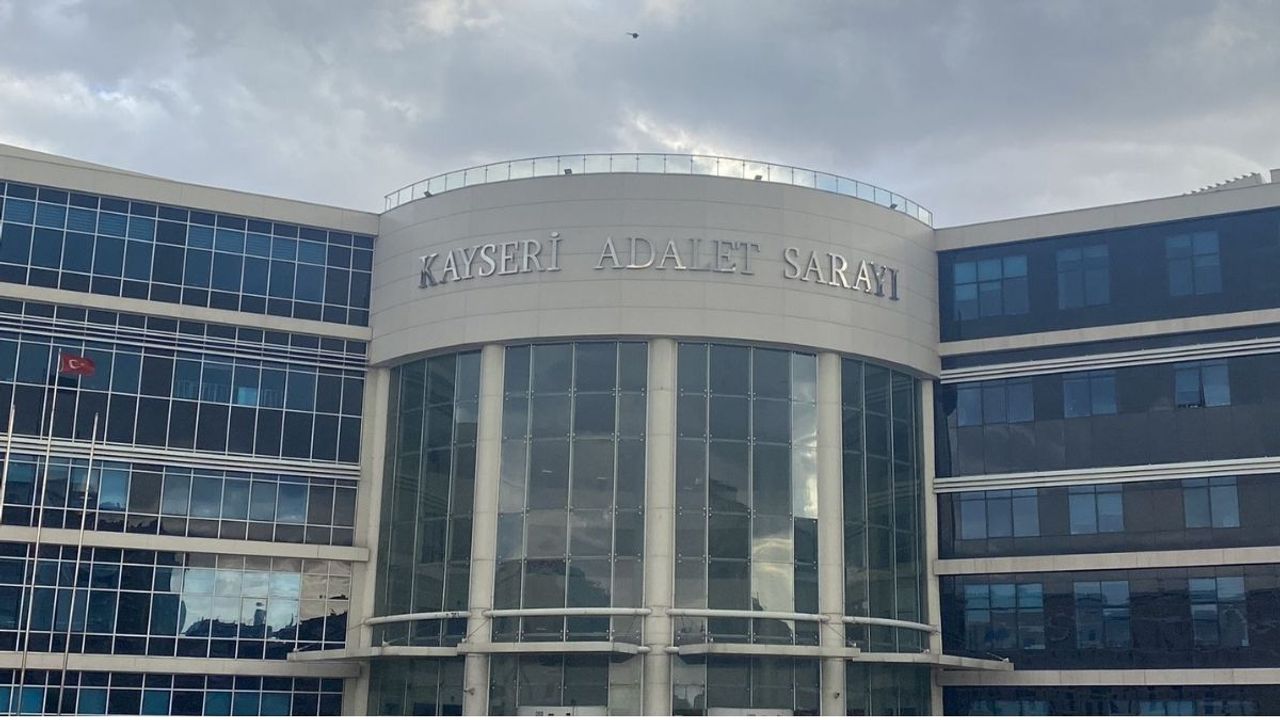 Kayseri'de 'Özledim' mesajı yüzünden mahkemelik oldular!