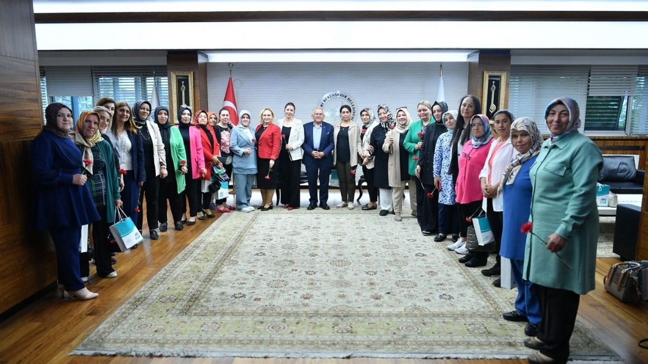 Başkan Büyükkılıç 30 mahallenin kadın muhtarı ile bir arada! İşte sebebi