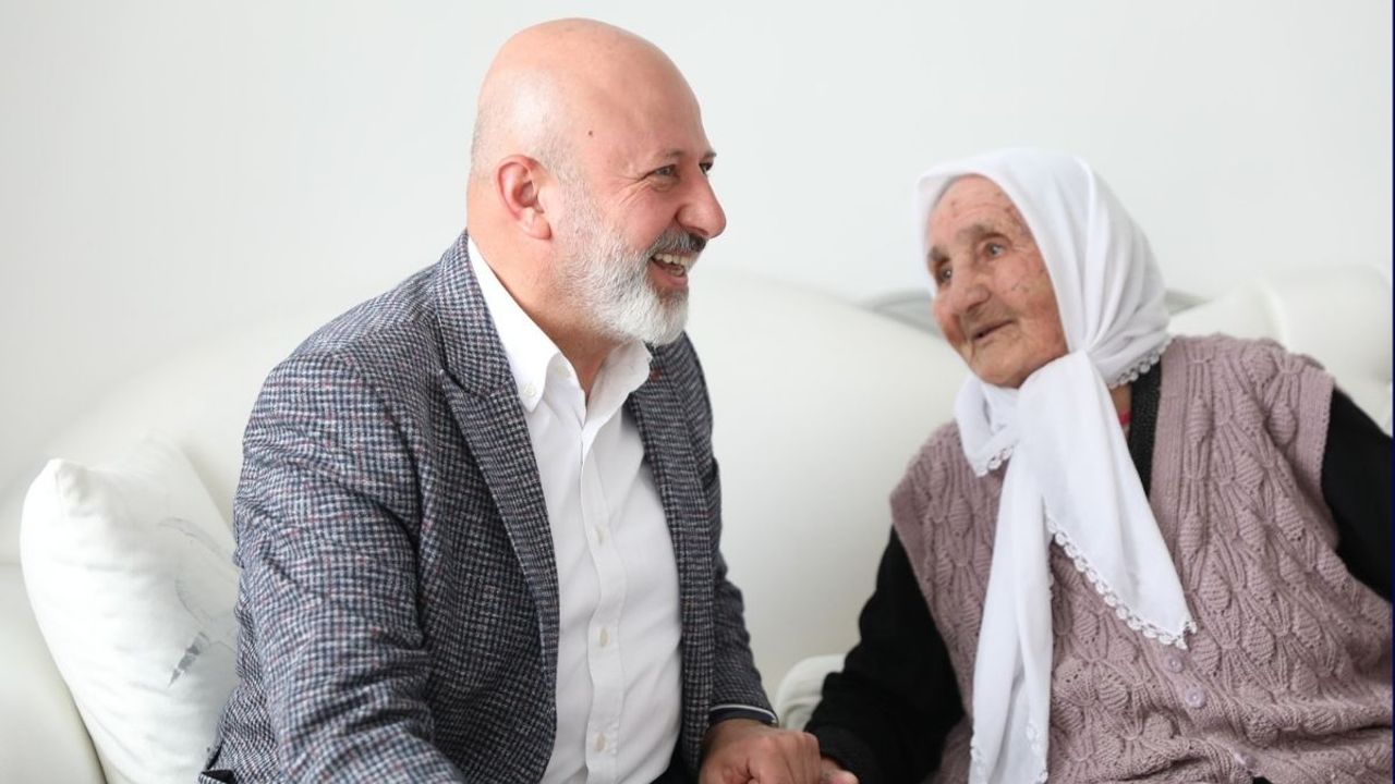 Kocasinan Belediye Başkanı'ndan anneler gününde sürpriz ziyaret!