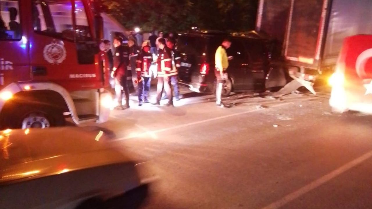Kayseri'de feci kaza tıra kırmızı ışıkta çarptı!