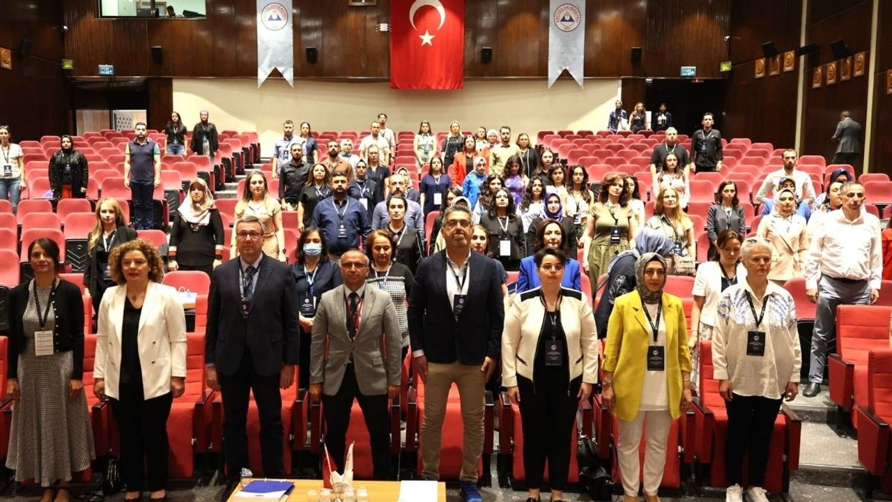 Erciyes Üniversitesi'nde sempozyum: Temizliğe dikkat çektiler!