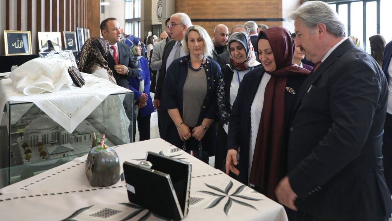 Kayseri’de eserler göz kamaştırdı! Bakan bir daha bakıyor