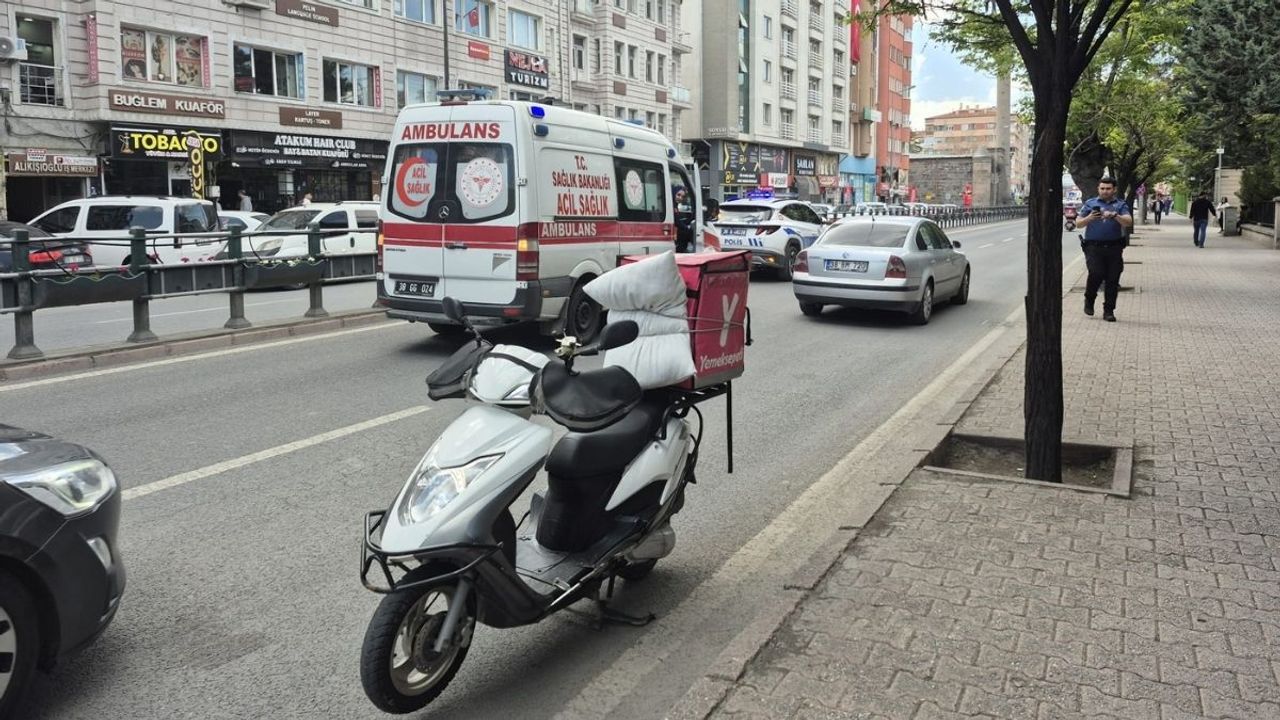 Kayseri’de yine motosiklet kazası! Aracın çarptığı kurye metrelerce sürüklendi