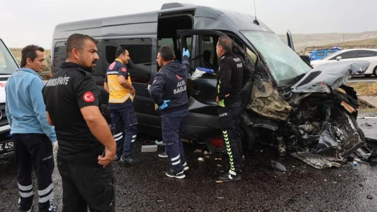 Kayseri yolunca feci kaza: 3'ü ağır 7 kişi yaralandı