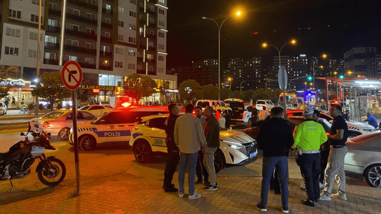 Trafikte filmleri aratmayan takip! Devriyedeki polis memuruna çarpıp kaçtı!