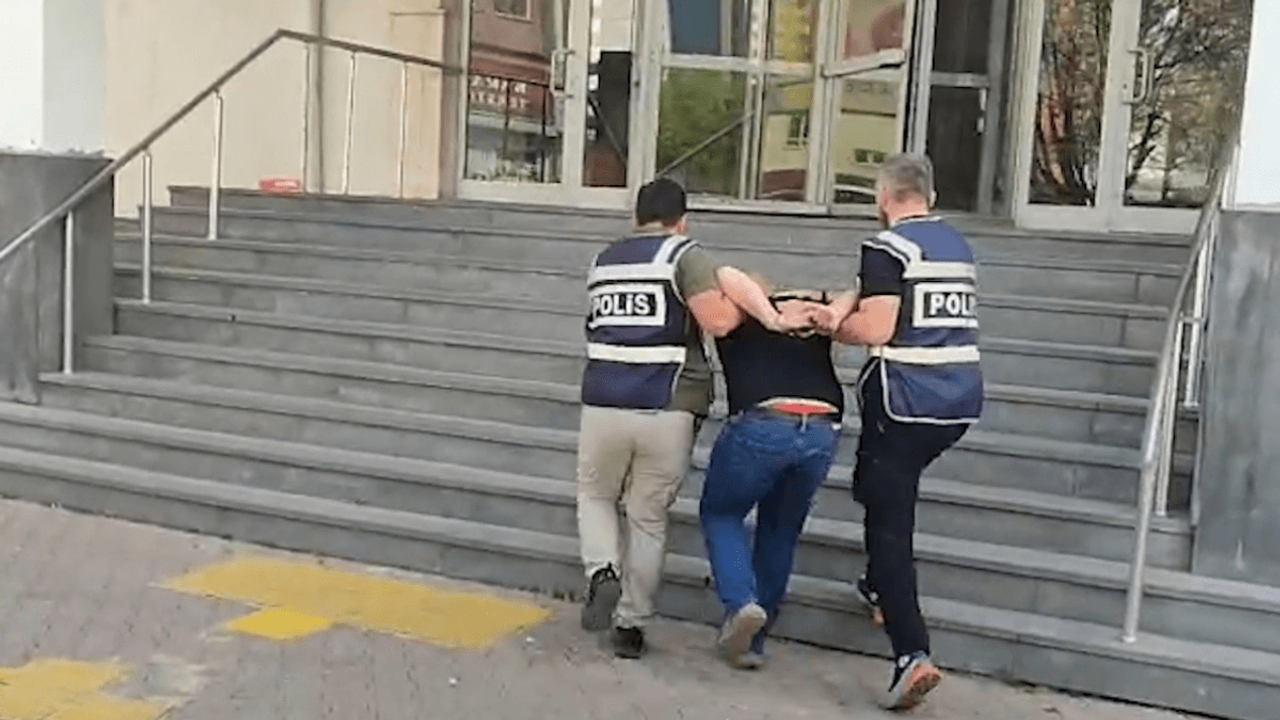Kayseri’de 4 yıldır aranıyordu! Firari dolandırıcı yakayı ele verdi!