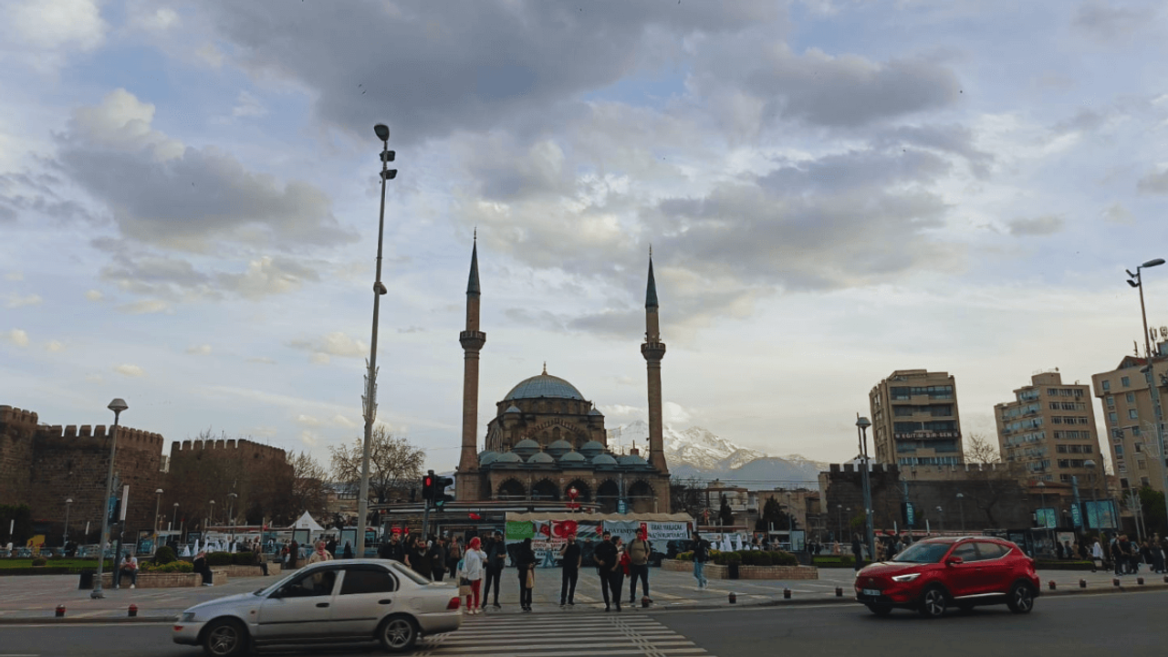 Kayseri’de kara bulutlar dolaşıyor! Hafta boyunca dinmeyecek!