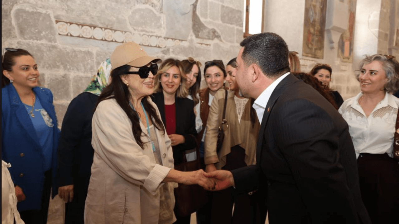 Yeşilçam efsanesi Türkan Şoray ve Rasim Arı’nın dikkat çeken buluşması!