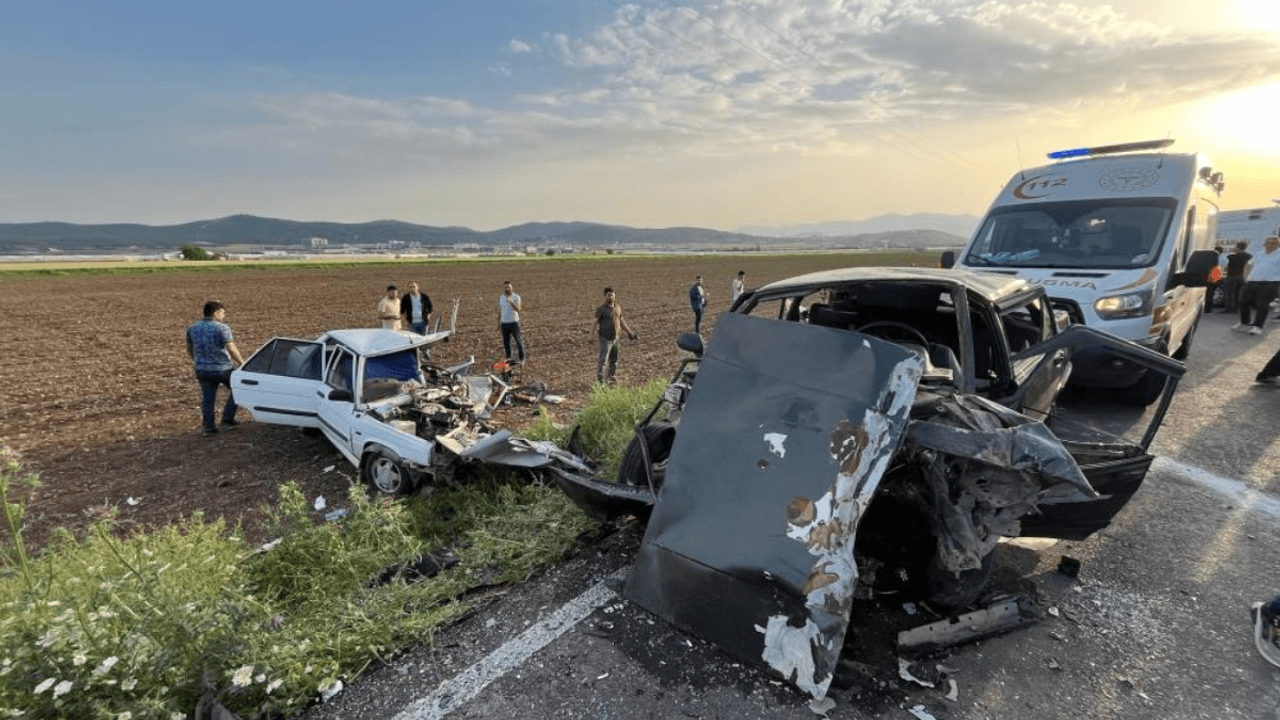 Otomobiller kağıt gibi ezildi, ortalık savaş alanına döndü!