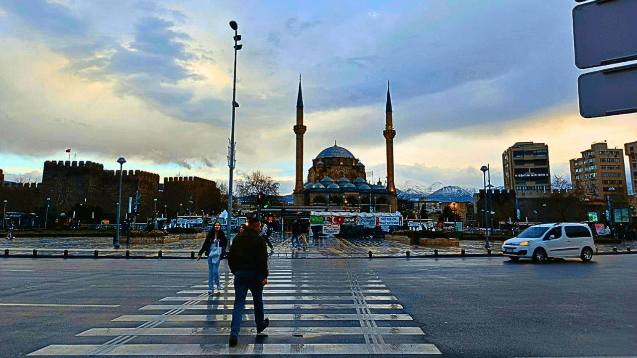 Çöl sıcakları Kayseri'yi vurdu! Termometreler tavan yapacak