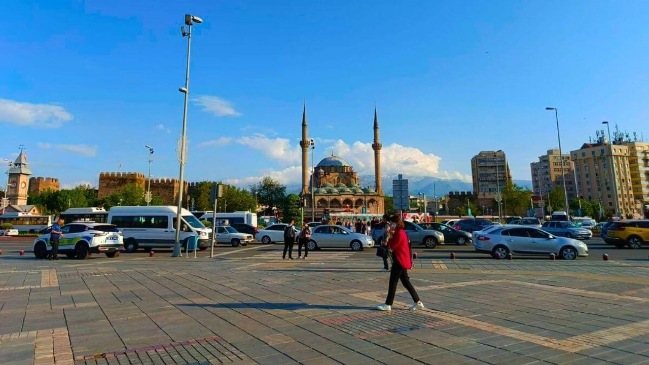 Meteorolojiden Kayseri’ye peş peşe uyarı! Gök gürültülü sağanak alarmı!