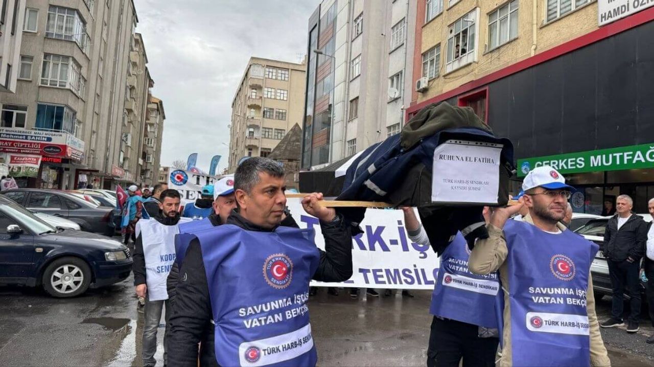 Cumhuriyet Meydanı'nda sendikadan tabutlu eylem!