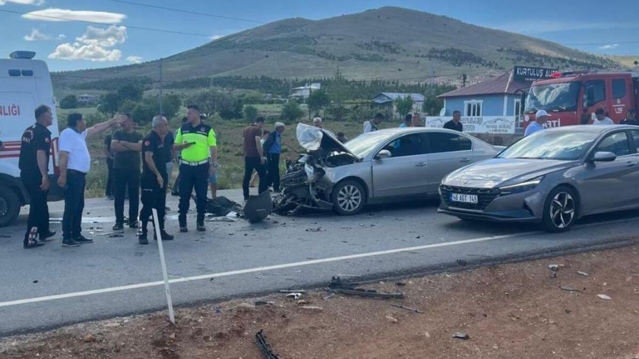 Otomobillerin birbirine girdiği kazada can pazarı: Çok sayıda yaralı