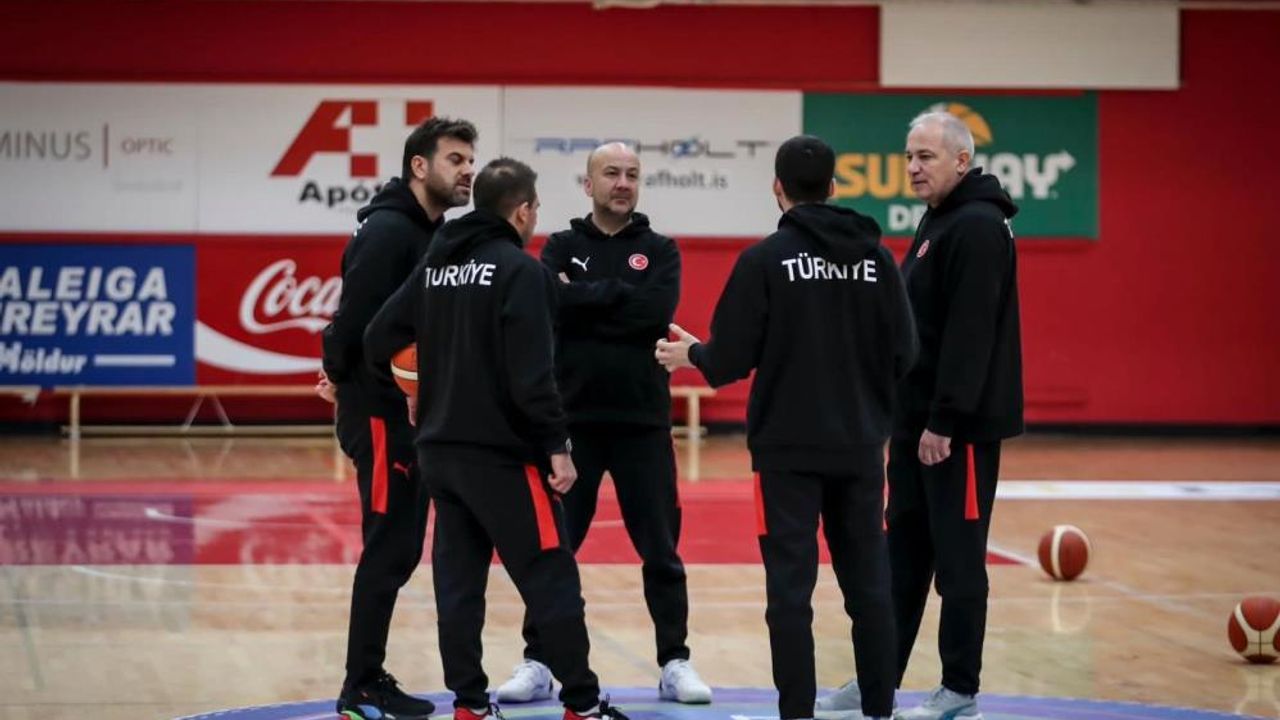 Melikgazi Kayseri Antrenörü Emre Özsarı: Mütevazı bütçeyle büyük başarı elde ettik