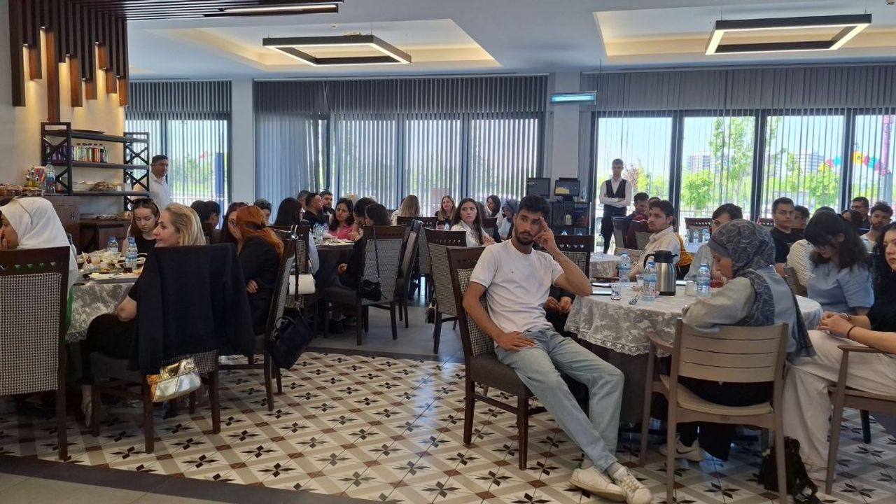 Rektör Karamustafa'dan dikkat çeken konuşma: Yan gelip yatarak olmaz!