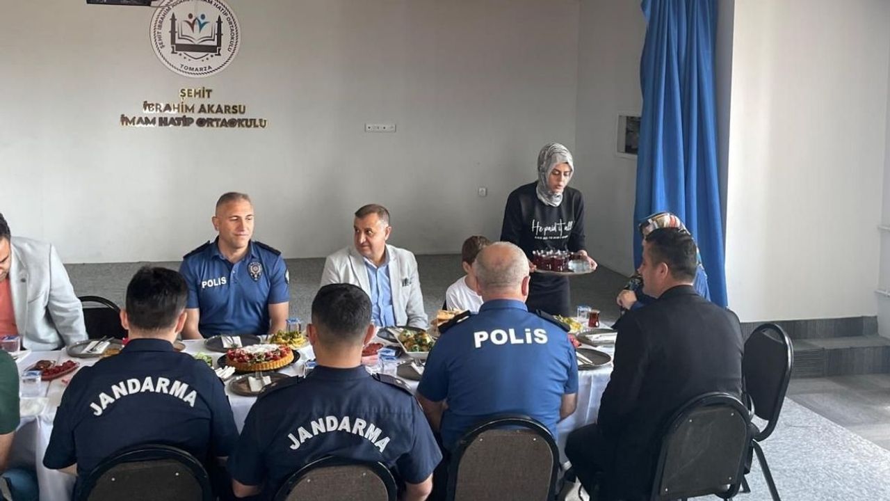 Tomarzalı şehidin ismi o okulda yaşatılıyor: Şehit ailesine vefa günü!