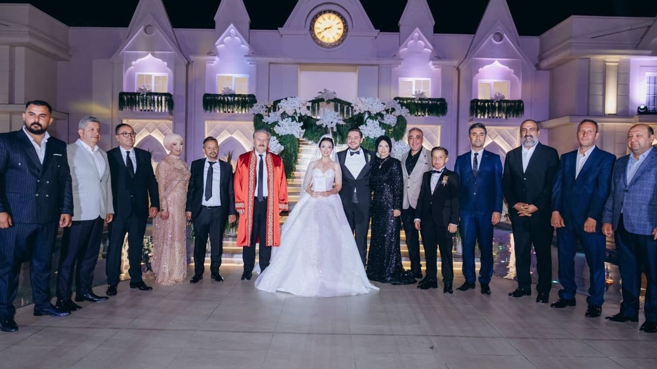 Kayseri'de göz kamaştıran düğün: Esra ve Kaan dünyaevine girdi