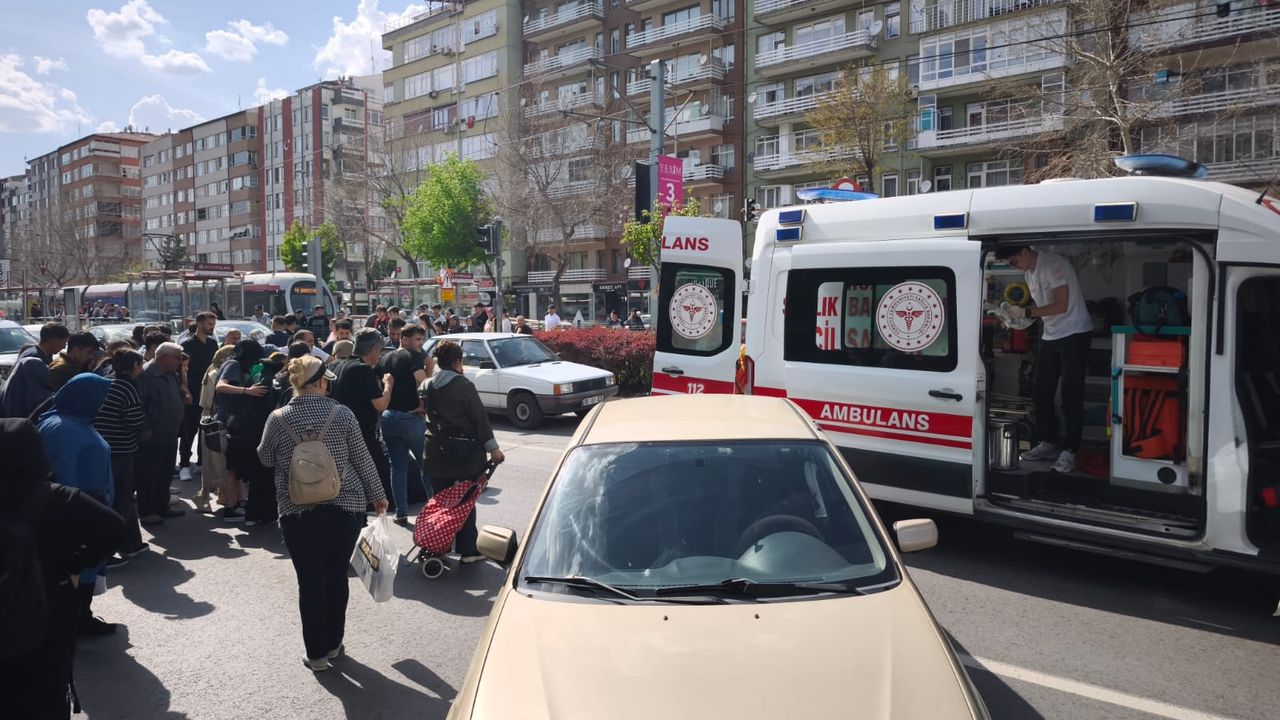 Kayseri'de  kız çocuğuna araba çarptı!