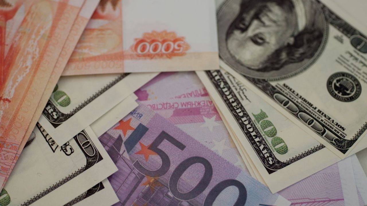 Dolar ve Euro yükselişe geçti! Uzmanından yatırımcılara uyarı