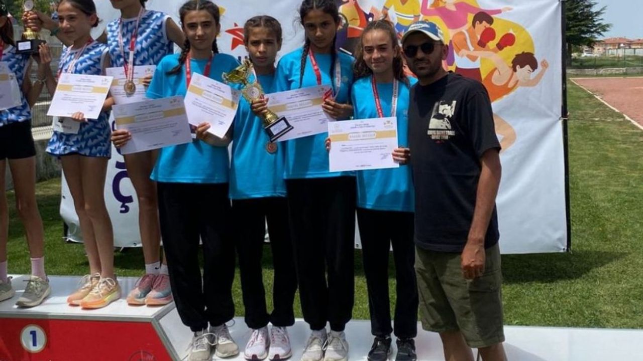 Yıldız Kızlar Atletizm takımı Kayseri'ye büyük başarı ile döndü!