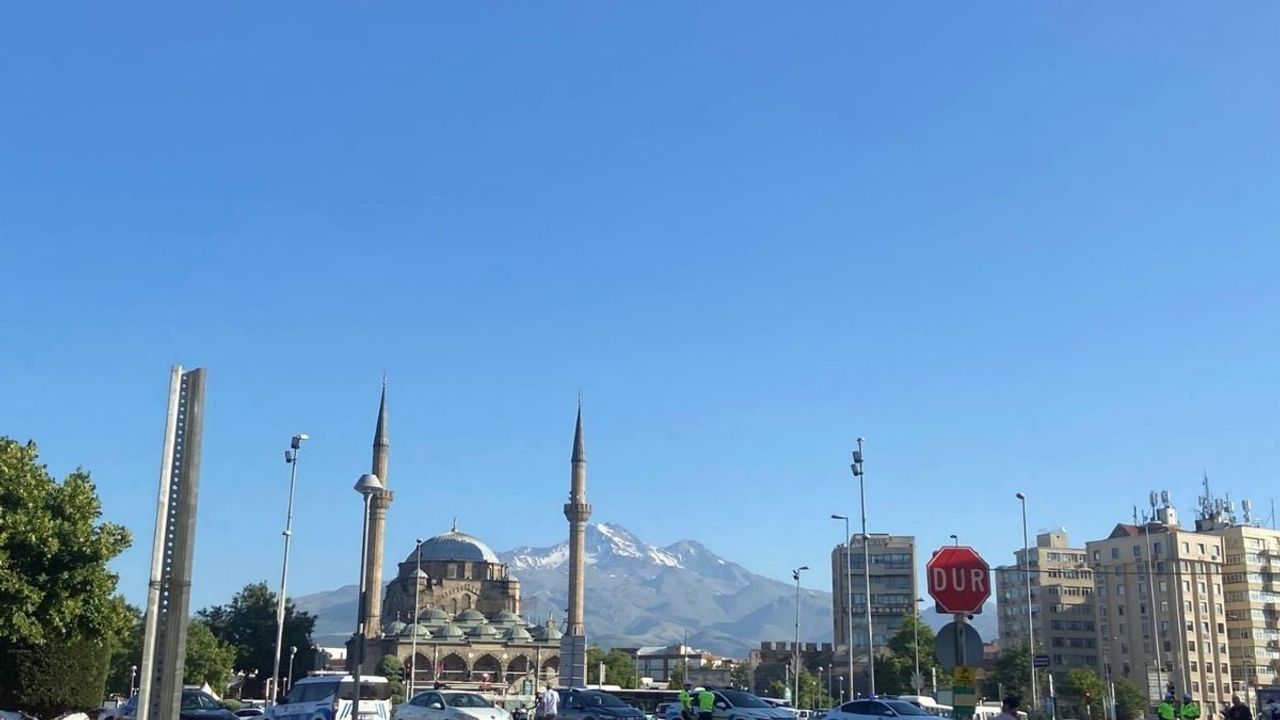 Kayseri’de hem güneş hem rüzgâr etkili: Meteorolojiden kritik uyarı!