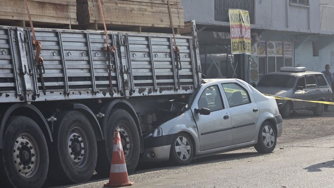 Kamyon ve otomobil çarpışmasında acı son: Ölü ve yaralılar var!