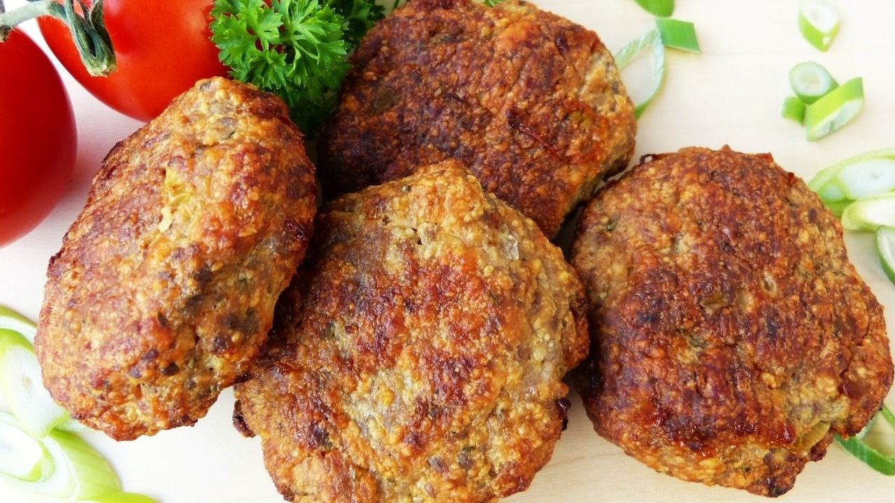 Anne Köftesi Gibi Olan Gerçek Tarif! Annelerin Köftesi Neden Bu Kadar Lezzetli?