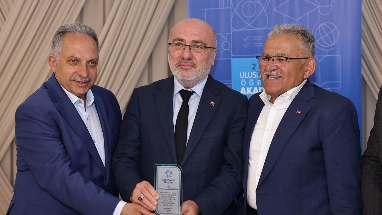 Büyükkılıç yabancı öğrencilerle bir arada! Başkan hangi mesajları verdi