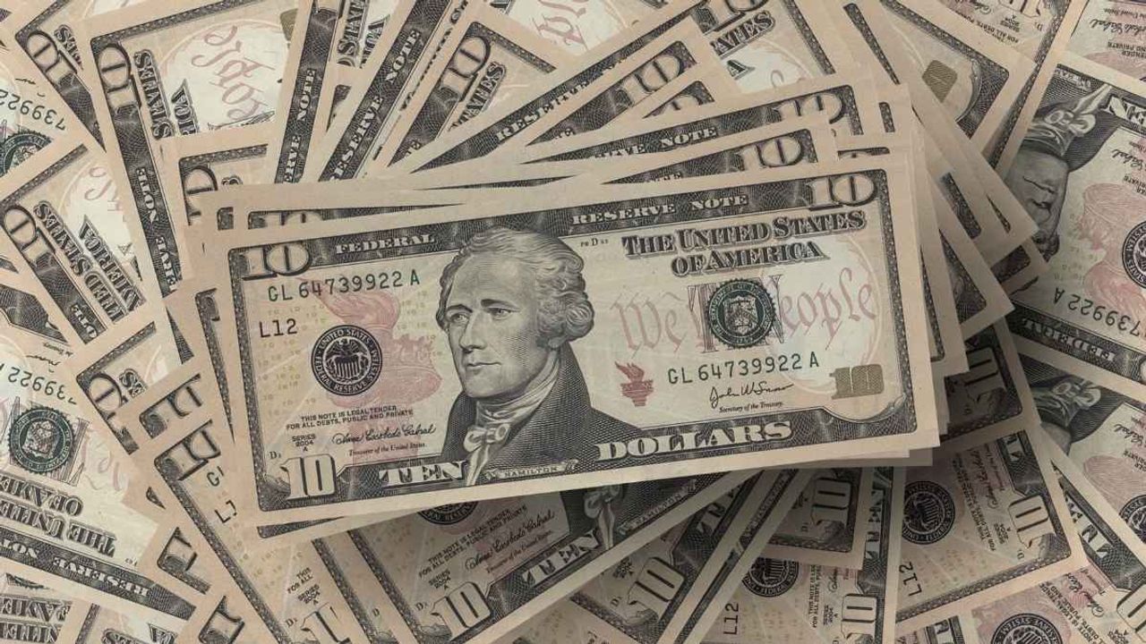 Dolar ve Euro'ya yatırım yapanlar dikkat! Uzmanı uyarılarını sıraladı