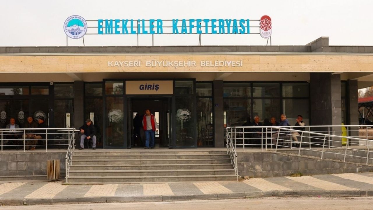 Kayseri'de özel etkinlik! Emekliler Kafeteryası'nda bakın ne yaptılar!