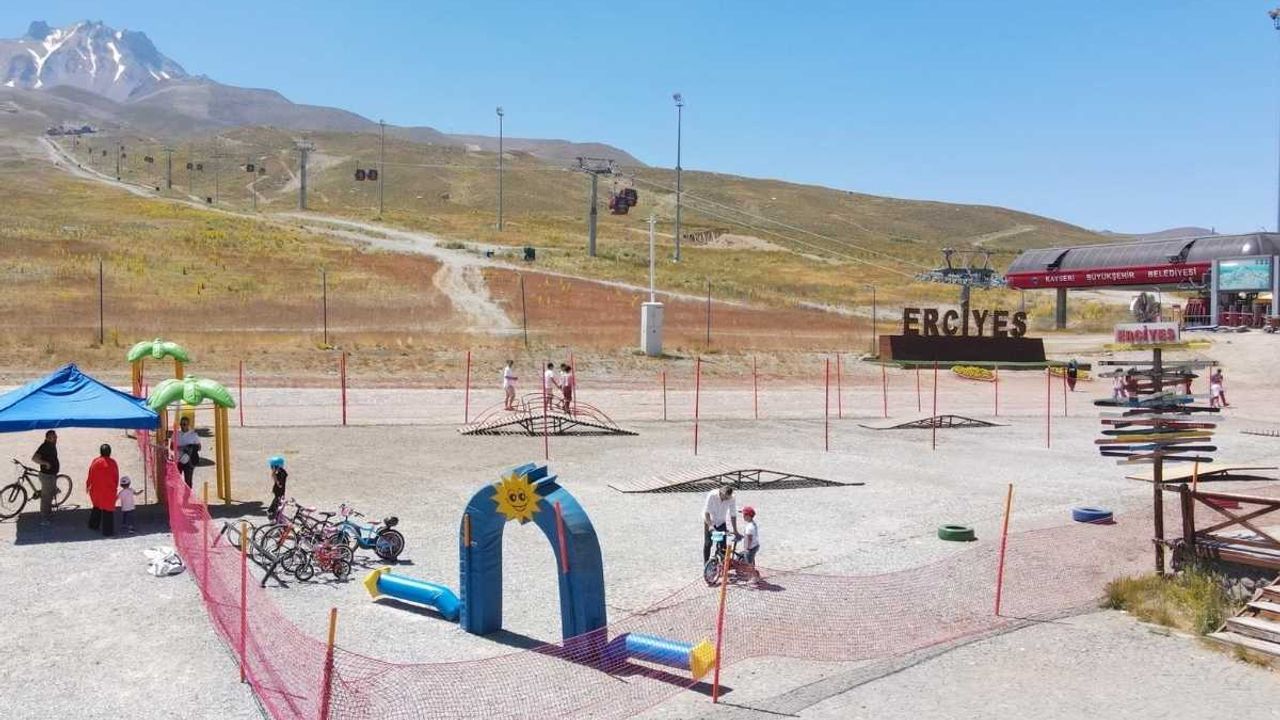 Kayseri’nin zirvesinde renkli anlar! Bisiklet ve aktivite parkı açıldı!