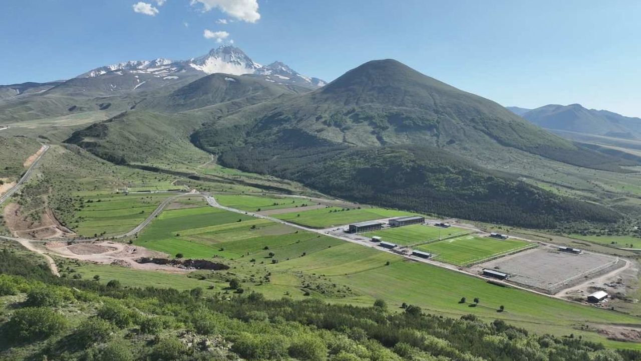 Erciyes Yüksek İrtifa Kamp Merkezi TBMM'de tanıtıldı! Kayserili Vekil herkesi davet etti!