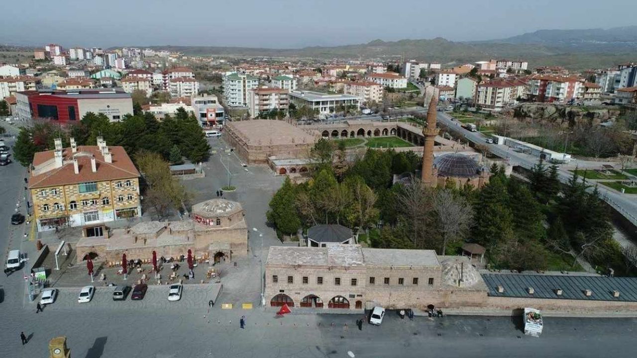 Filmlere konu oldu! Kayseri'nin o ilçesine binlerce kişi akın ediyor