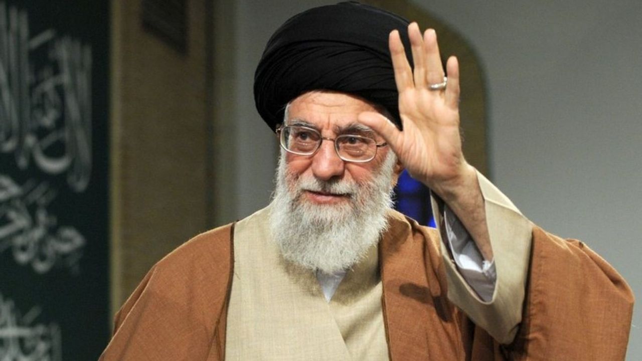 İran Dini Lideri Hamaney: Onların hayatı şüphesiz zindana dönecek