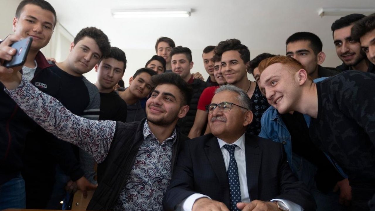 Kayseri'de 631 lise öğrencisine ücretsiz hazırlık kursu!