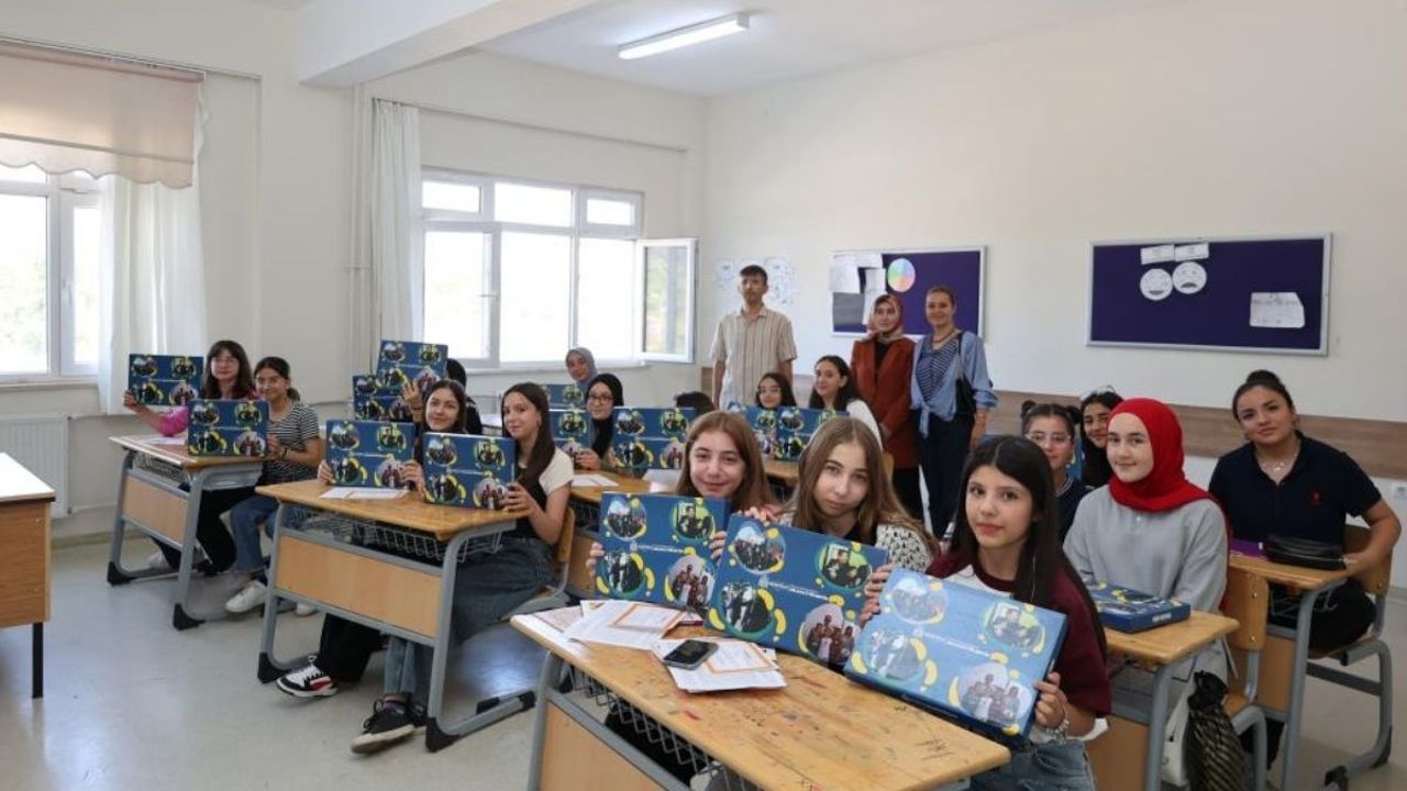 Kayseri’de 315 Bin öğrenci karne aldı: Bünyan’dan anlamlı hediye