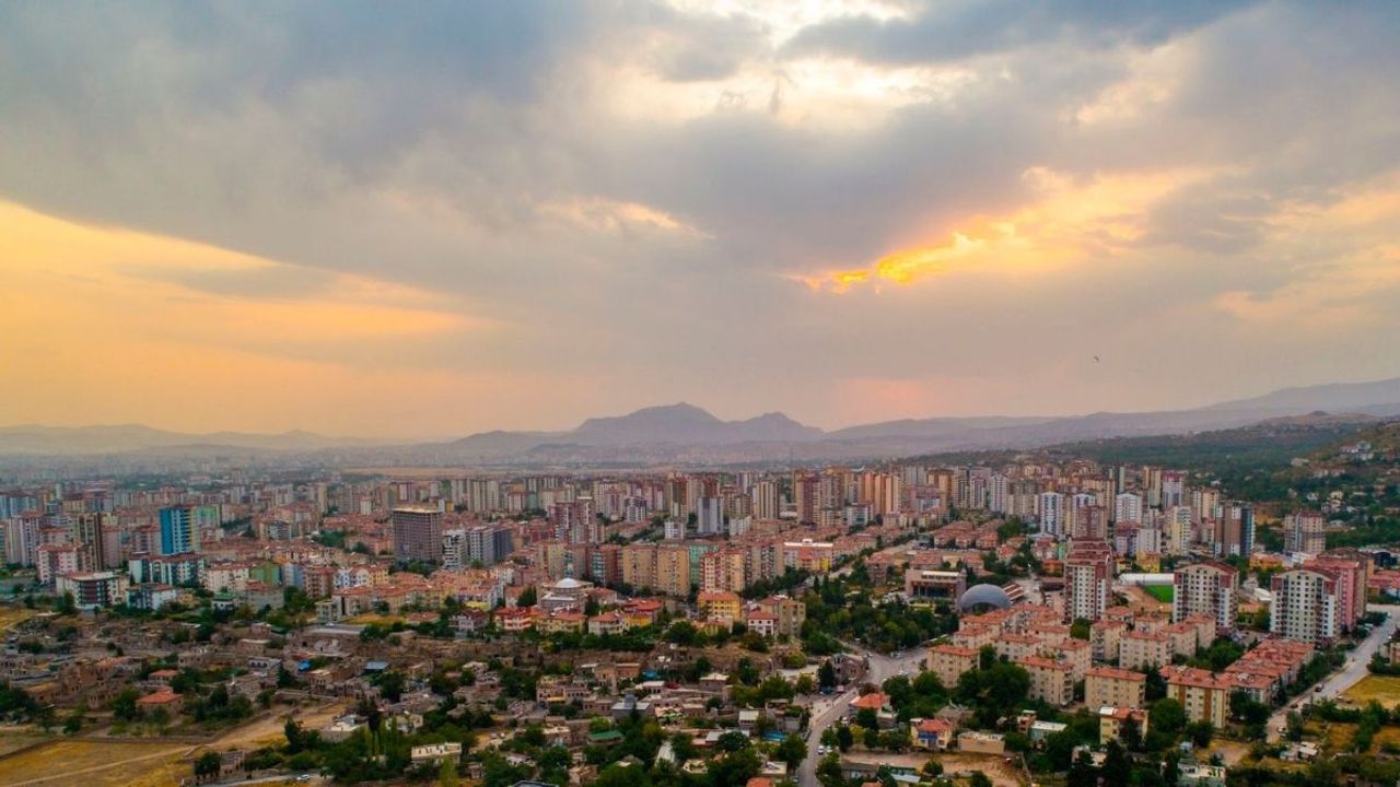 Melikgazi'de büyük ev icralık oldu: Araç fiyatına daire arayanlar dikkat