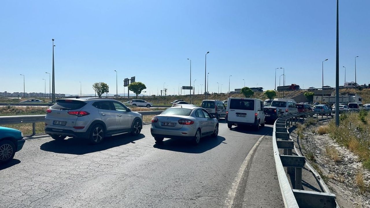 Kayseri'de YKS sınavı trafiği alt üst etti!