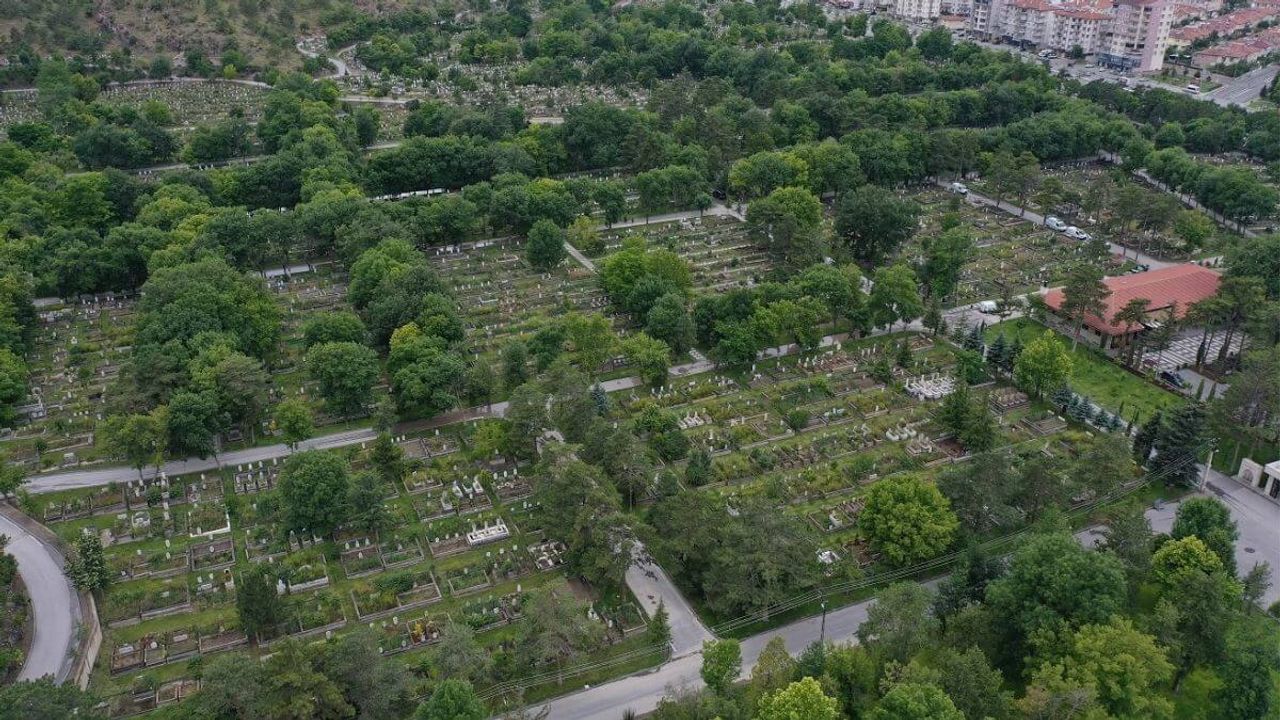 Kayseri'de mezarlıklar Kurban Bayramı'na hazır! Ücretsiz ring hizmeti