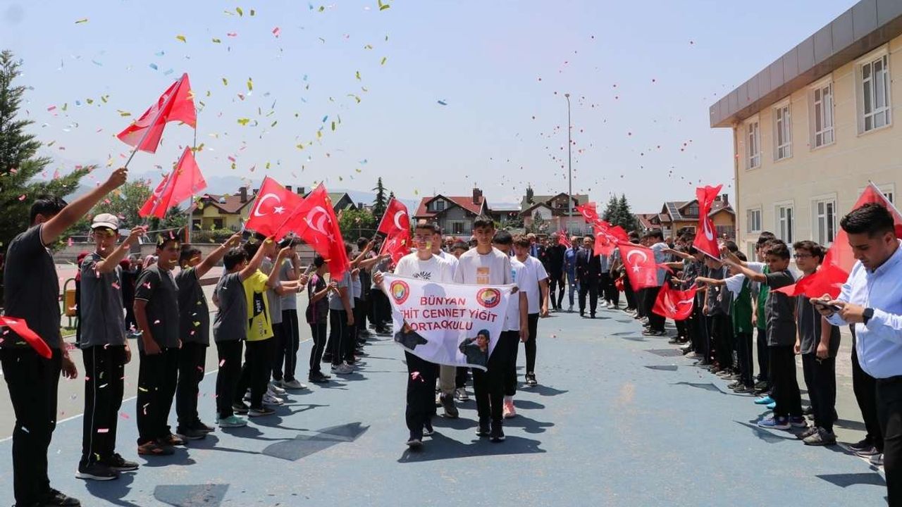 Türkiye ikincisi olan Kayserili sporculara coşkulu karşılama