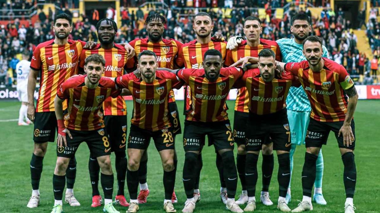 Yerli ve yabancı en iyi futbolcular belli oldu! Kayserispor’dan iki futbolcu var